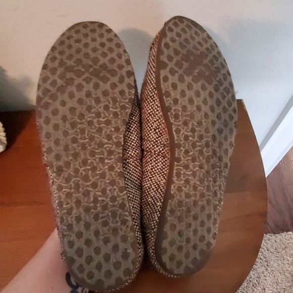 Shoes - Picture 2 of 4